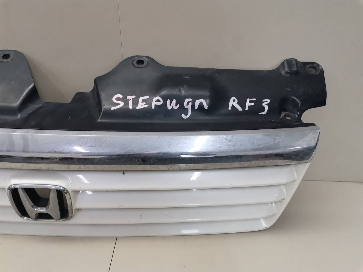 Решетка радиатора Honda Stepwgn 2001-2005