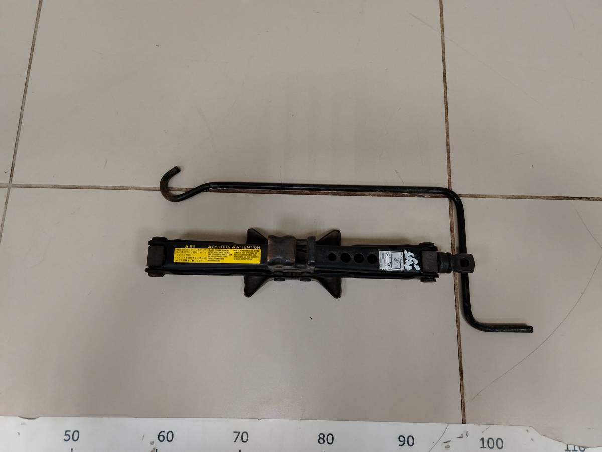 Домкрат Toyota Camry (XV30) 2001-2006 Домкрат Toyota Camry (XV30) 2001-2006