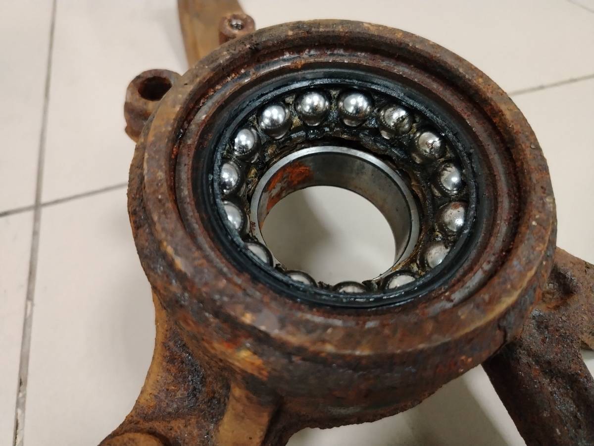 Кулак поворотный передний левый Volkswagen Touareg (7L) 2002-2010