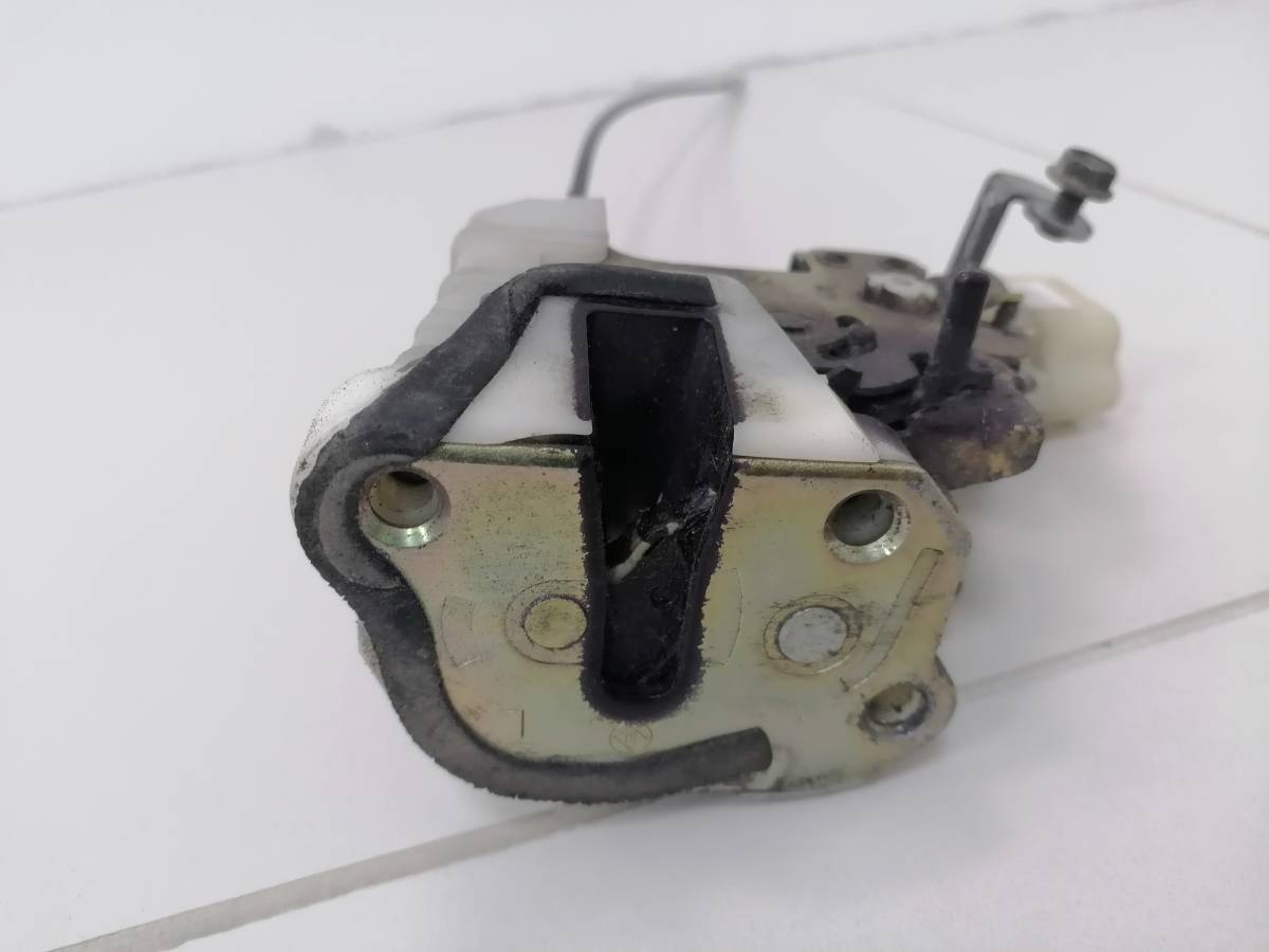 Замок двери задней левой Toyota Yaris (P10) 1999-2005