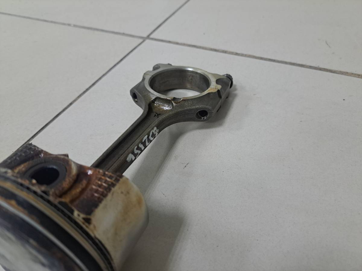 Поршень с шатуном Mazda Demio (DW) 1997-2002