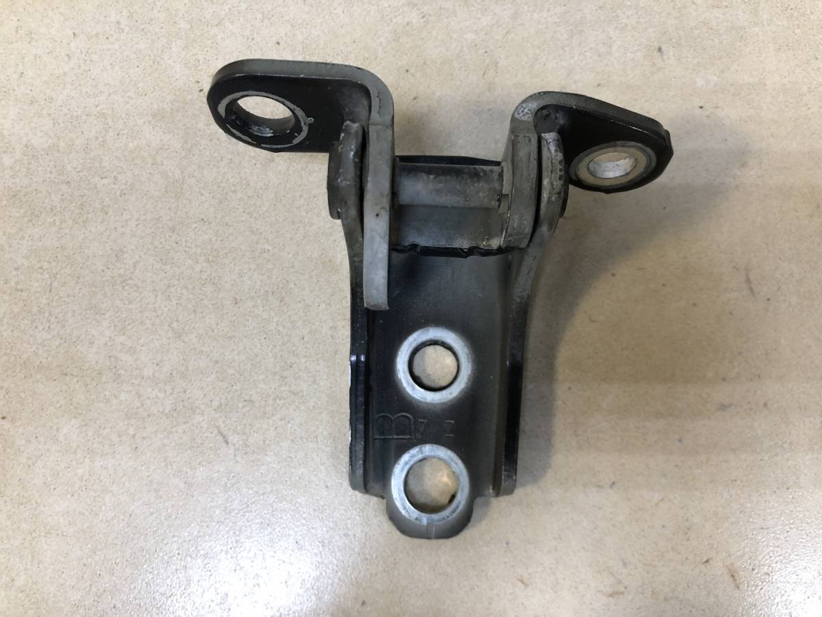 Петля двери передней правой верхняя Honda CR-V 2007-2012