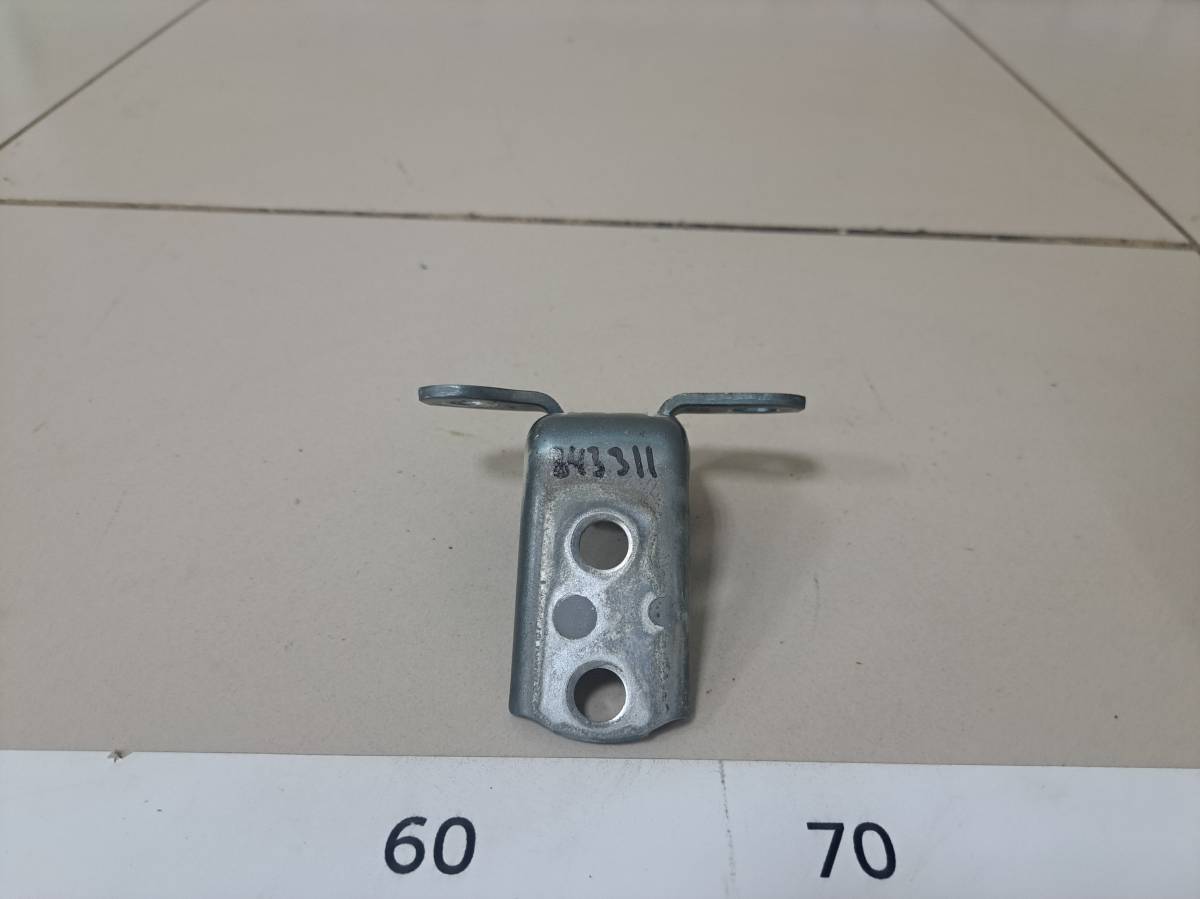 Петля двери задней левой нижняя Toyota Camry (V40) 2006-2011 Петля двери задней левой нижняя Toyota Camry (V40) 2006-2011