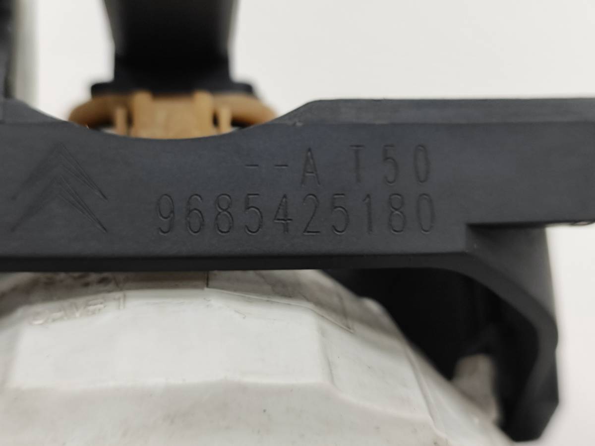 Фара противотуманная Citroen C3 2009-2016 Фара противотуманная Citroen C3 2009-2016