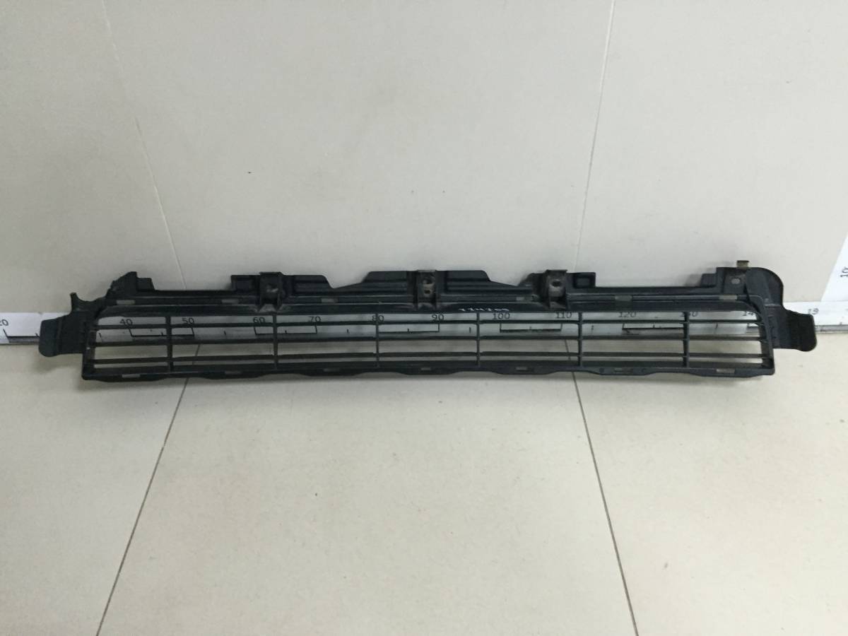 Решетка в бампер центральная Toyota Land Cruiser Prado (J150) 2009>