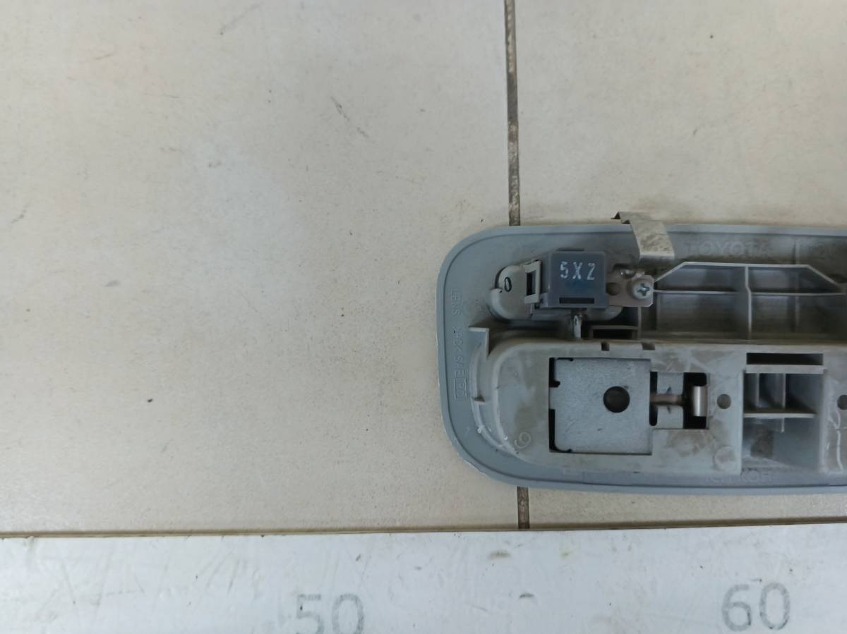 Плафон салонный Toyota Corolla E120 2001-2007 Плафон салонный Toyota Corolla E120 2001-2007