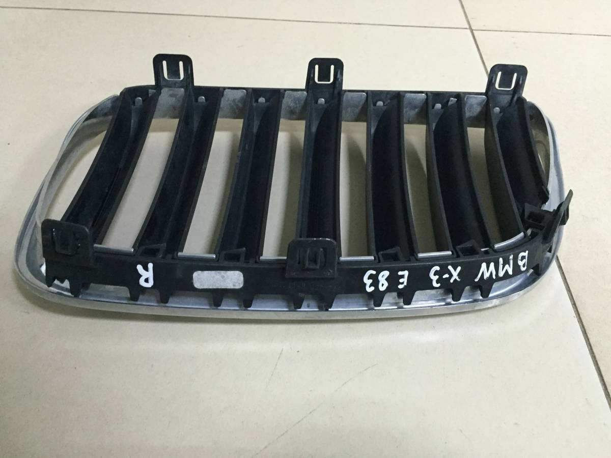 Решетка радиатора правая BMW X3 E83 2004-2010