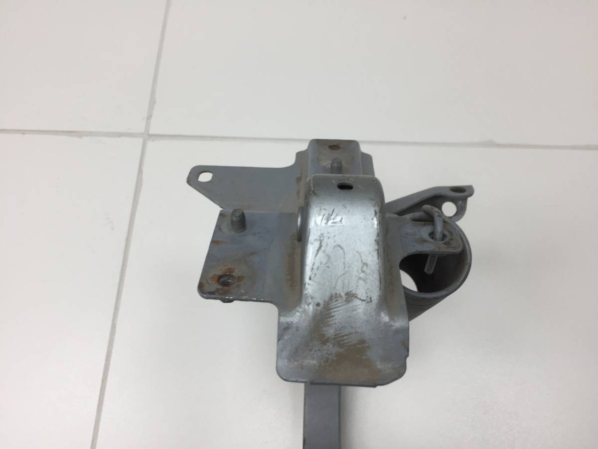 Петля крышки багажника Mitsubishi Galant (EA) 1998-2003