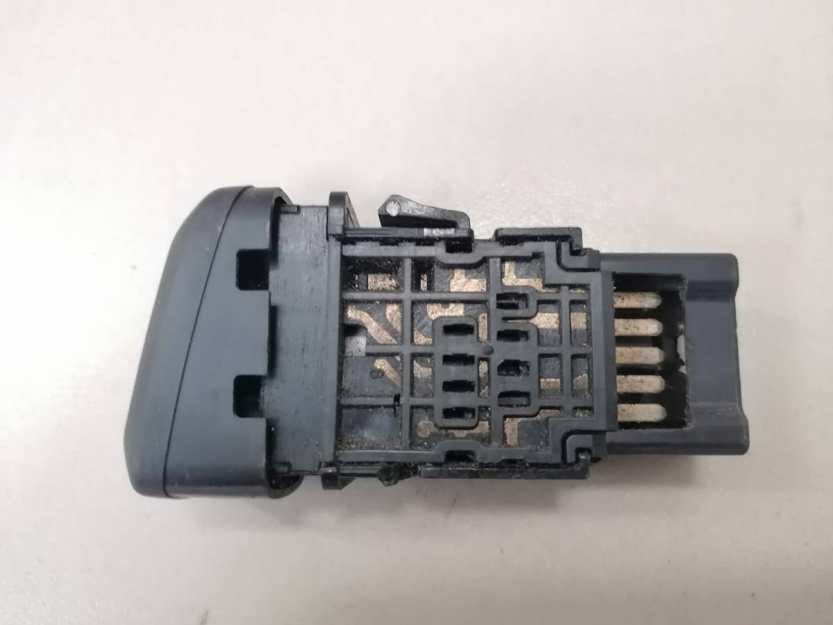 Кнопка аварийной сигнализации Nissan Almera (N16) 2000-2006