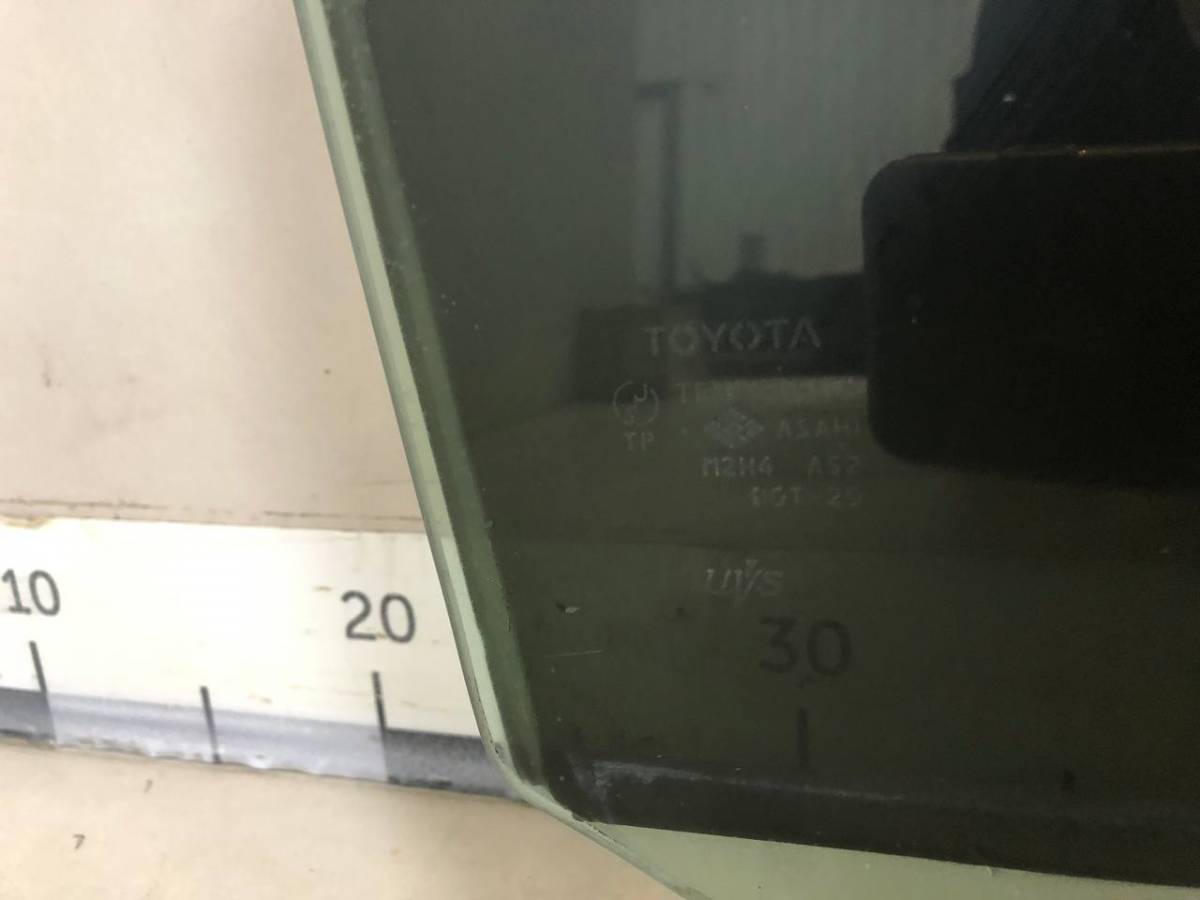 Стекло двери задней правой Toyota Vista Ardeo (V50) 1998-2003