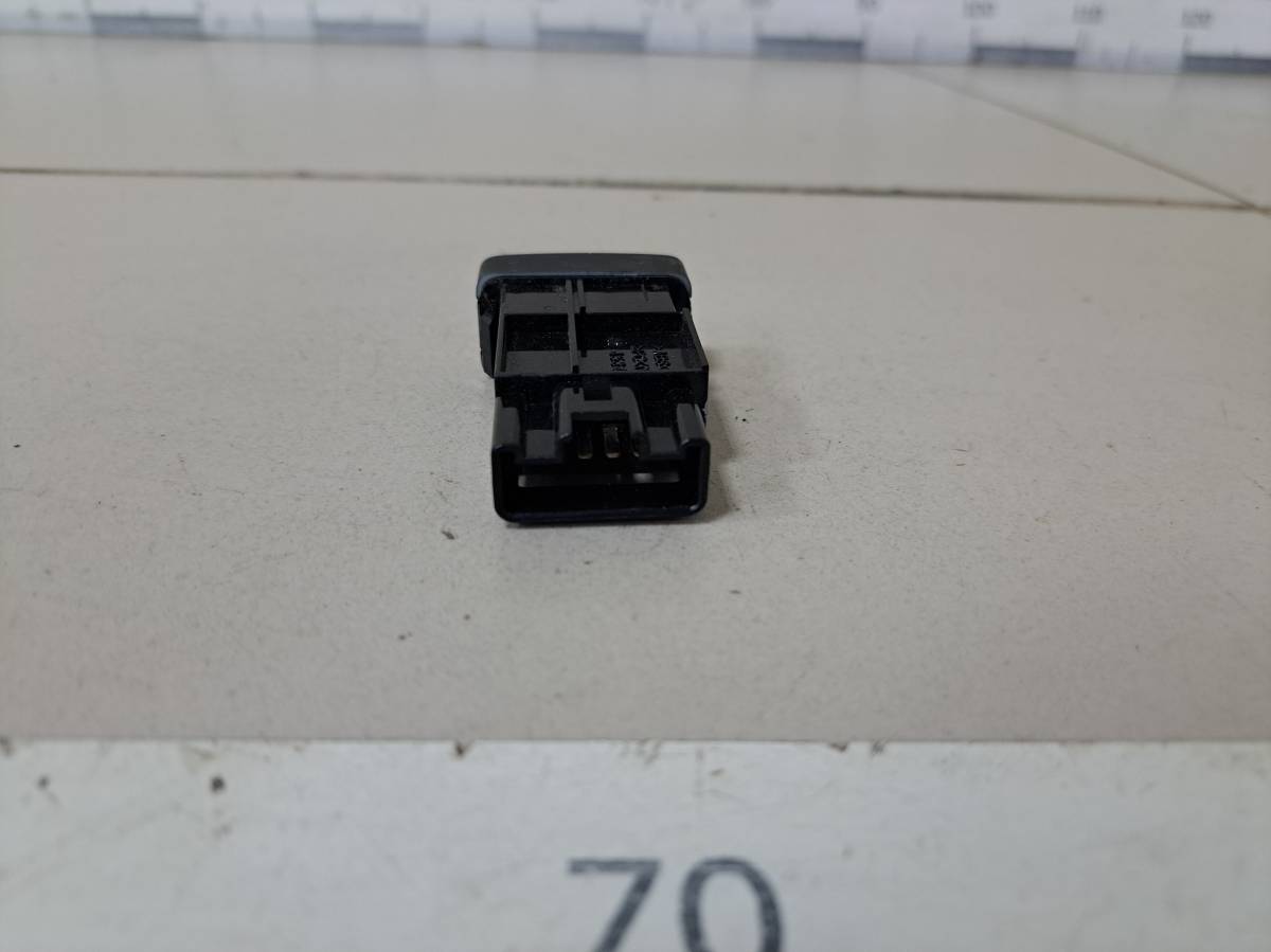 Кнопка обогрева сидений Toyota Land Cruiser Prado (J120) 2002-2009