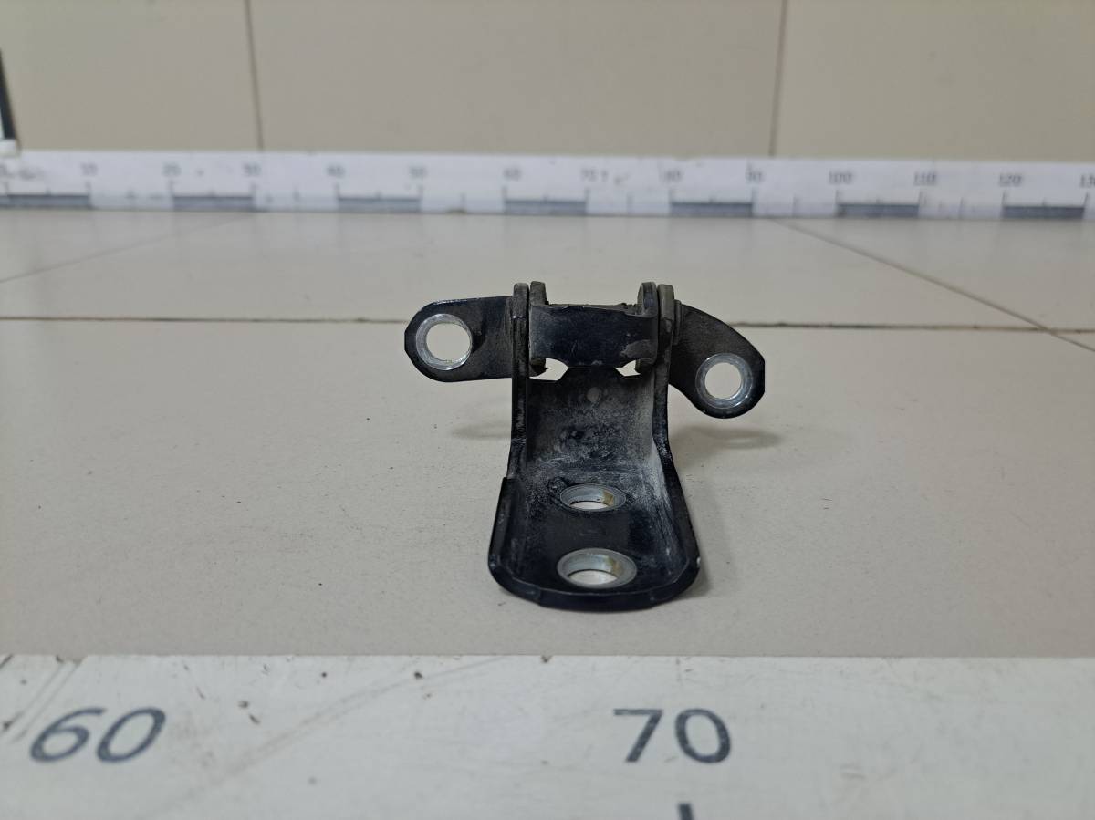 Петля двери задней левой нижняя Toyota Camry (V50) 2011-2017