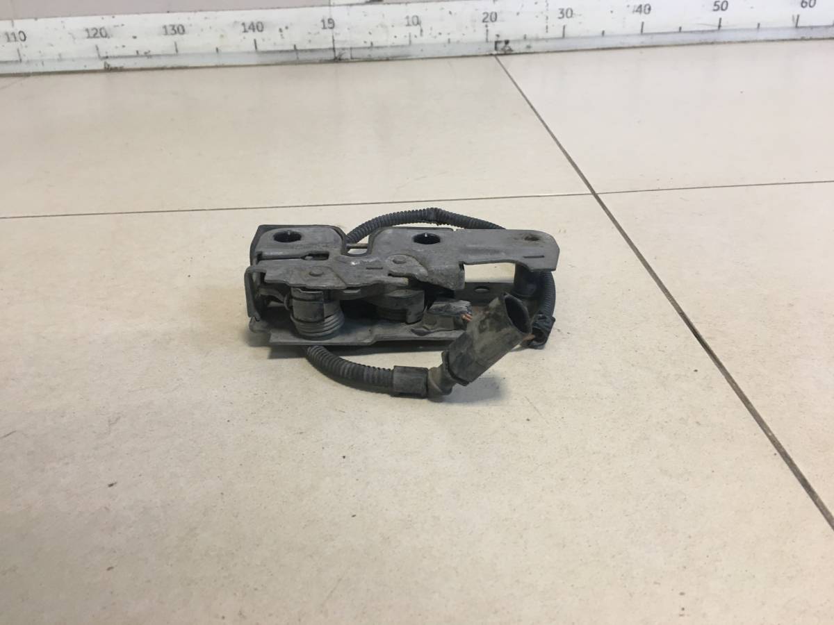 Замок капота Volkswagen Jetta (1K) 2006-2011