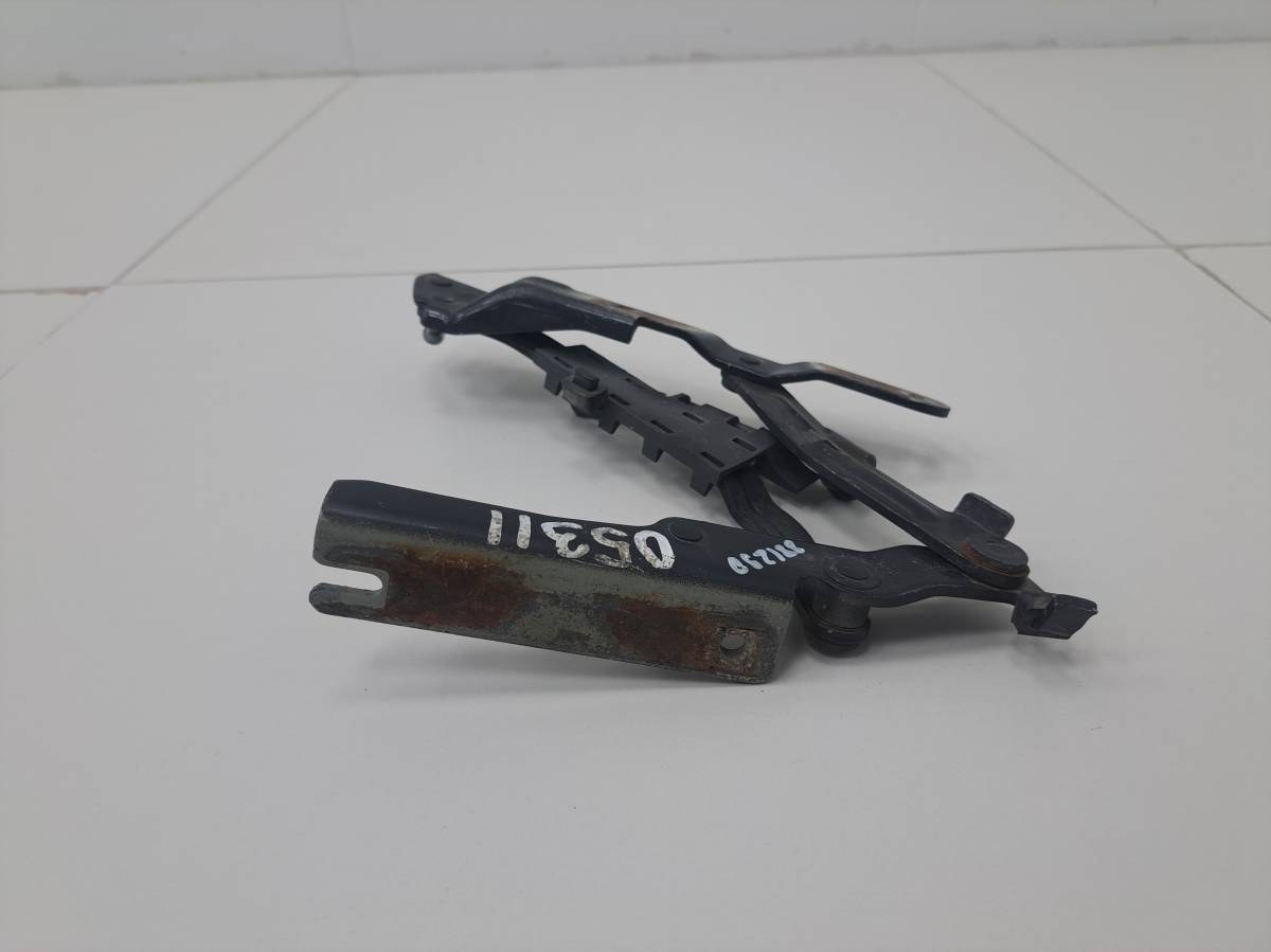 Петля крышки багажника Brilliance M2 (BS4) 2007-2009