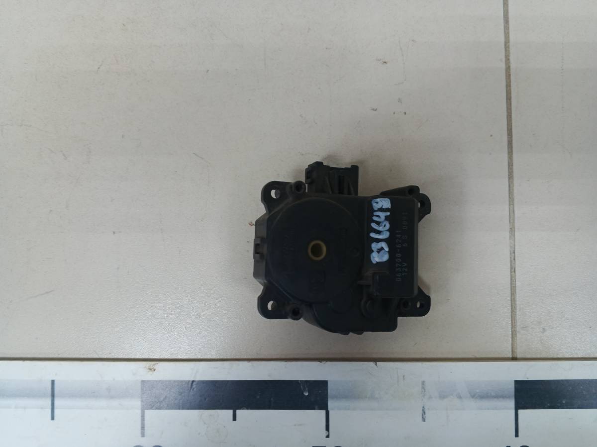 Моторчик заслонки печки Toyota Carina (T210) 1996-2001 Моторчик заслонки печки Toyota Carina (T210) 1996-2001