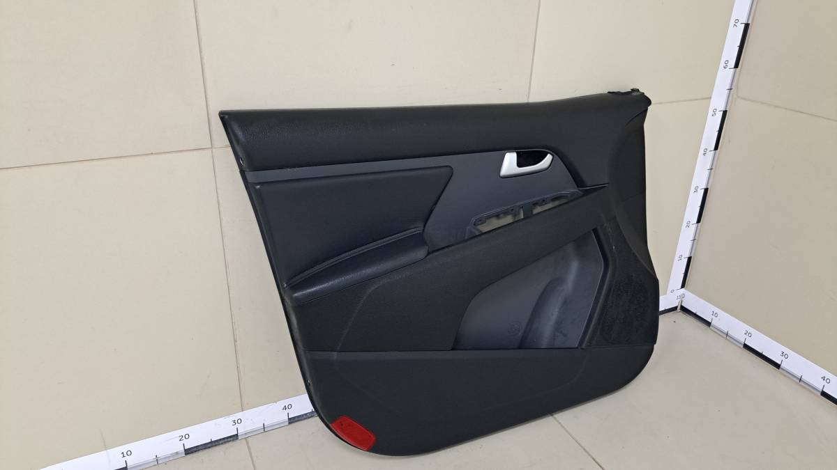 Обшивка двери передней левой Kia Sportage 3 (SL) 2010-2015