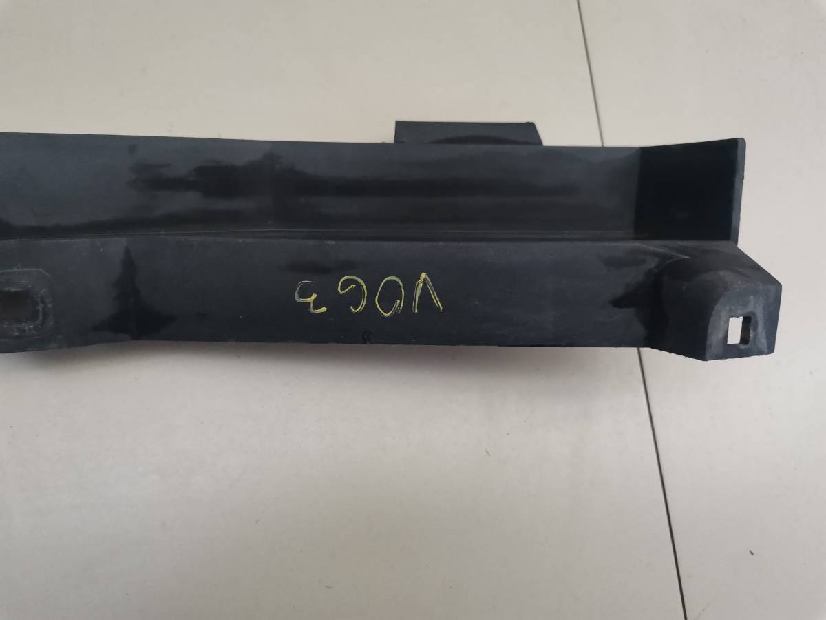 Кронштейн фар правый Land Rover Discovery 3 2004-2009