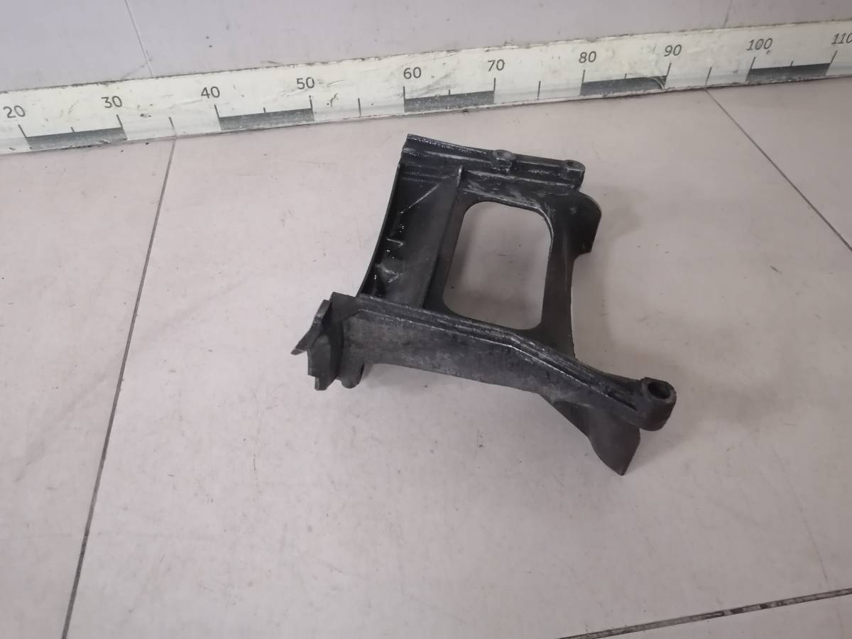 Кронштейн опоры двигателя Toyota Vitz (P10) 1999-2005