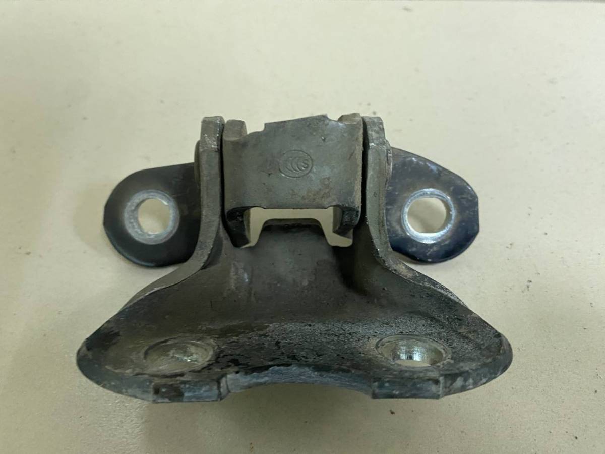 Петля двери передней правой нижняя Toyota Camry (V50) 2011-2017