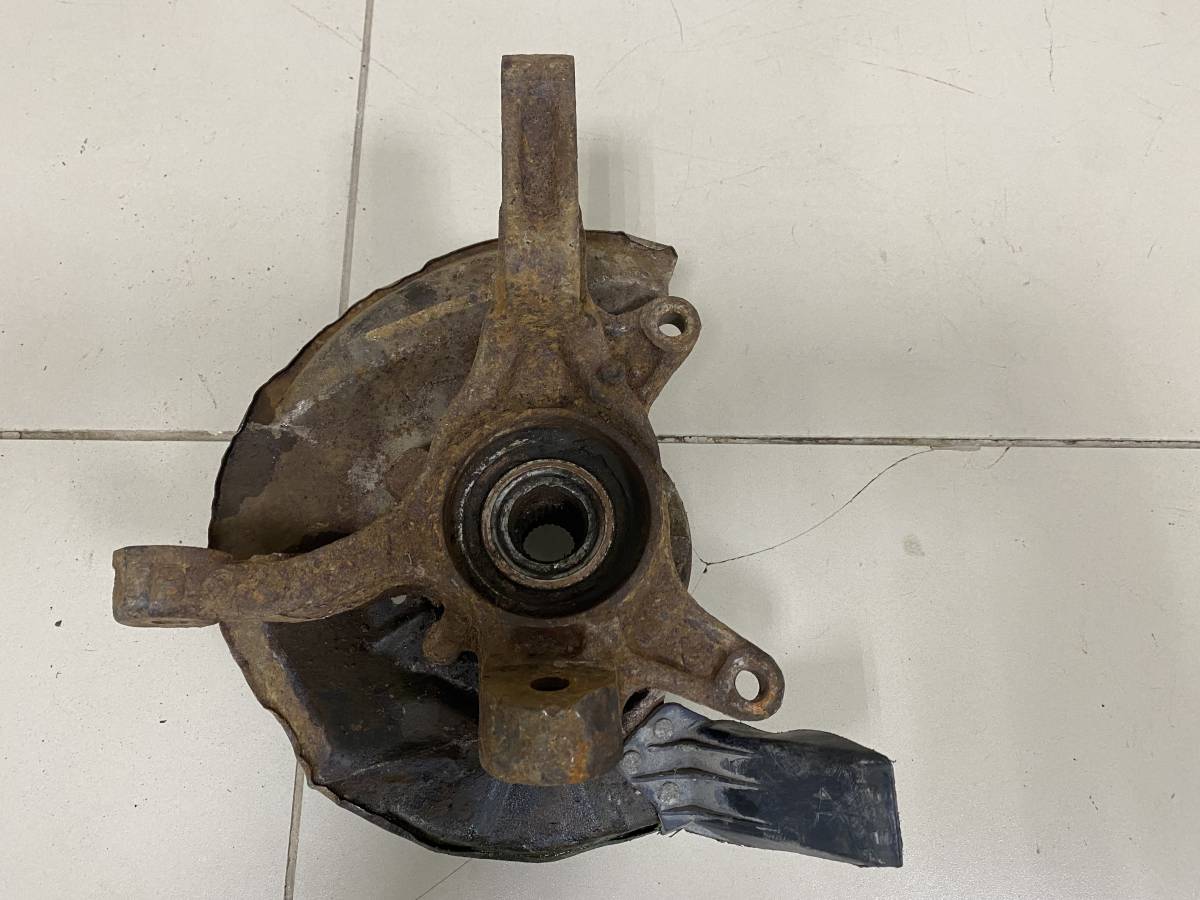 Кулак поворотный передний левый Toyota Camry (V10) 1991-1996
