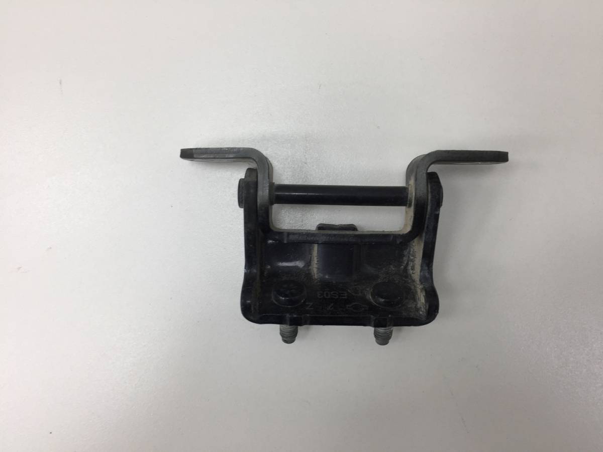 Петля двери задней левой верхняя Nissan Qashqai (J10) 2006-2013