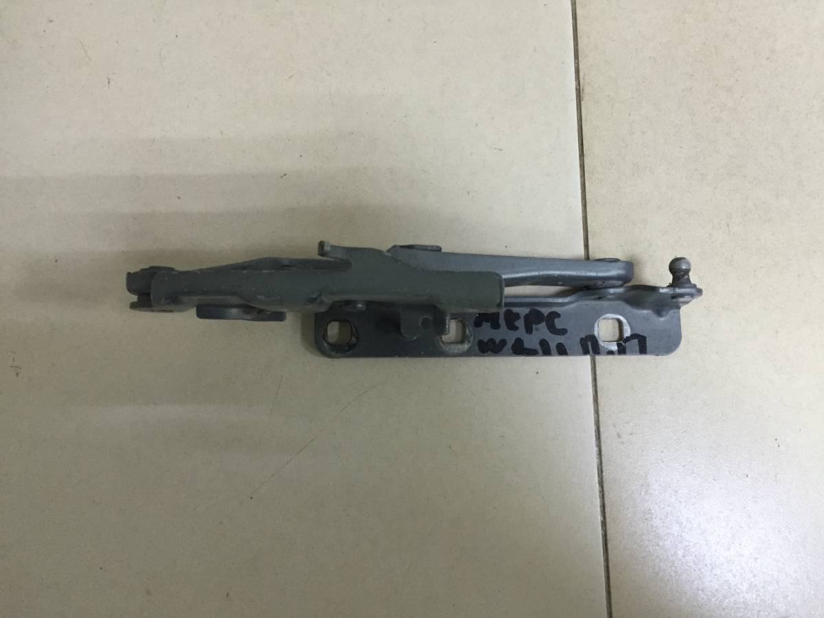 Петля капота правая Mercedes-Benz E-Class (W211) 2002-2009