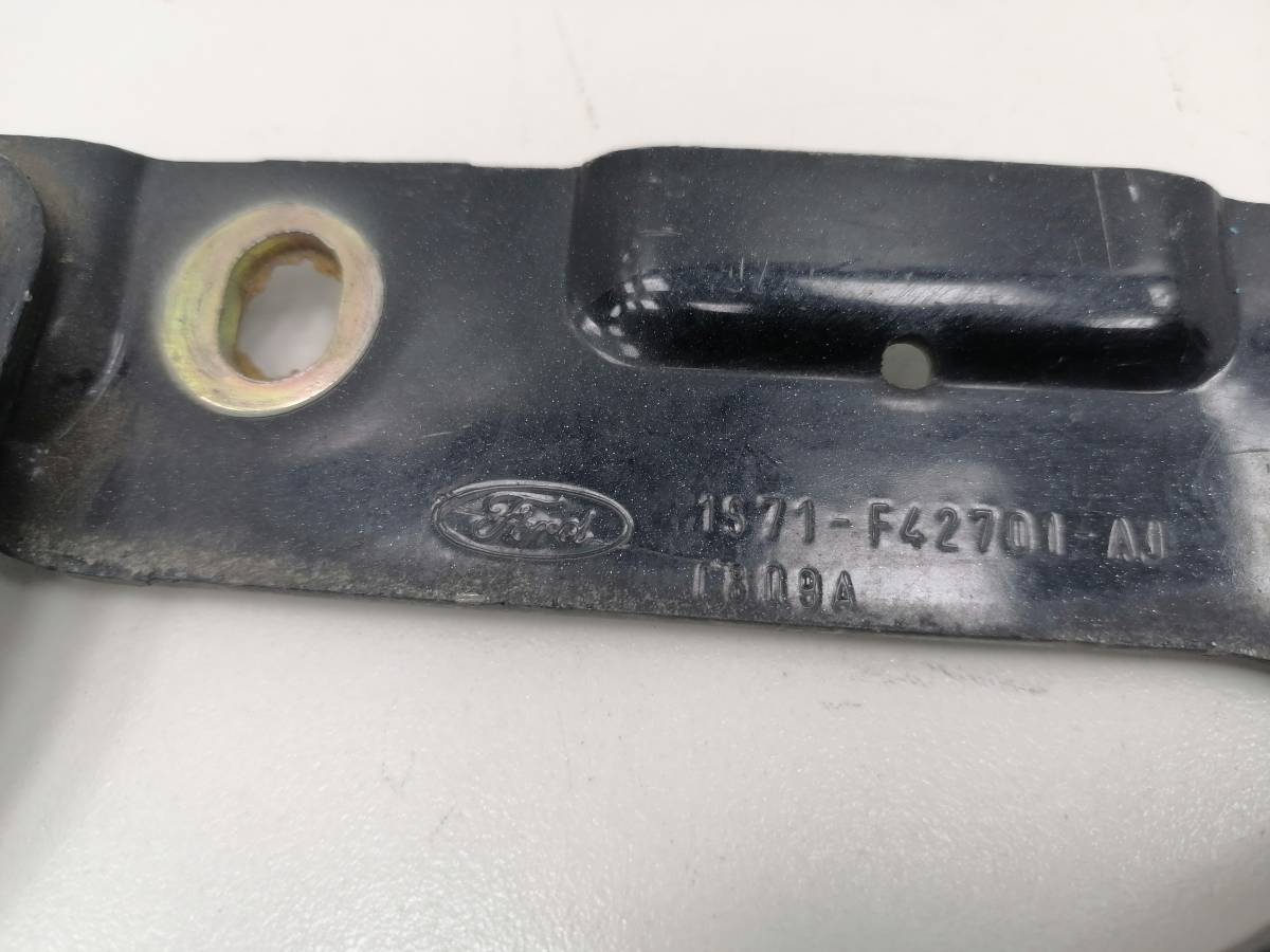 Петля крышки багажника Ford Mondeo 3 2000-2007