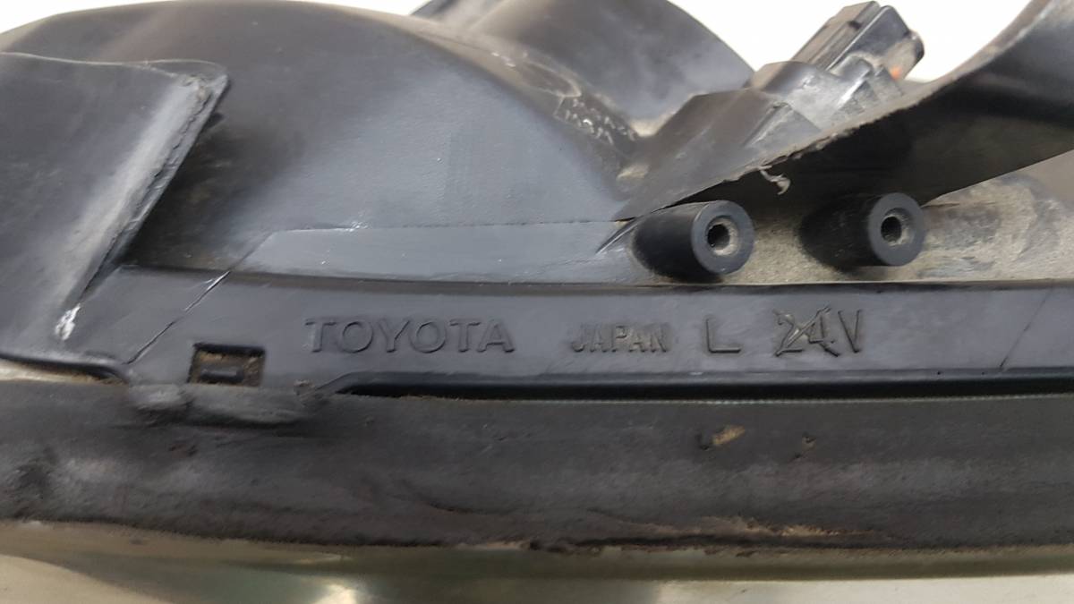 Фара левая Toyota Ipsum (M20) 2001-2009