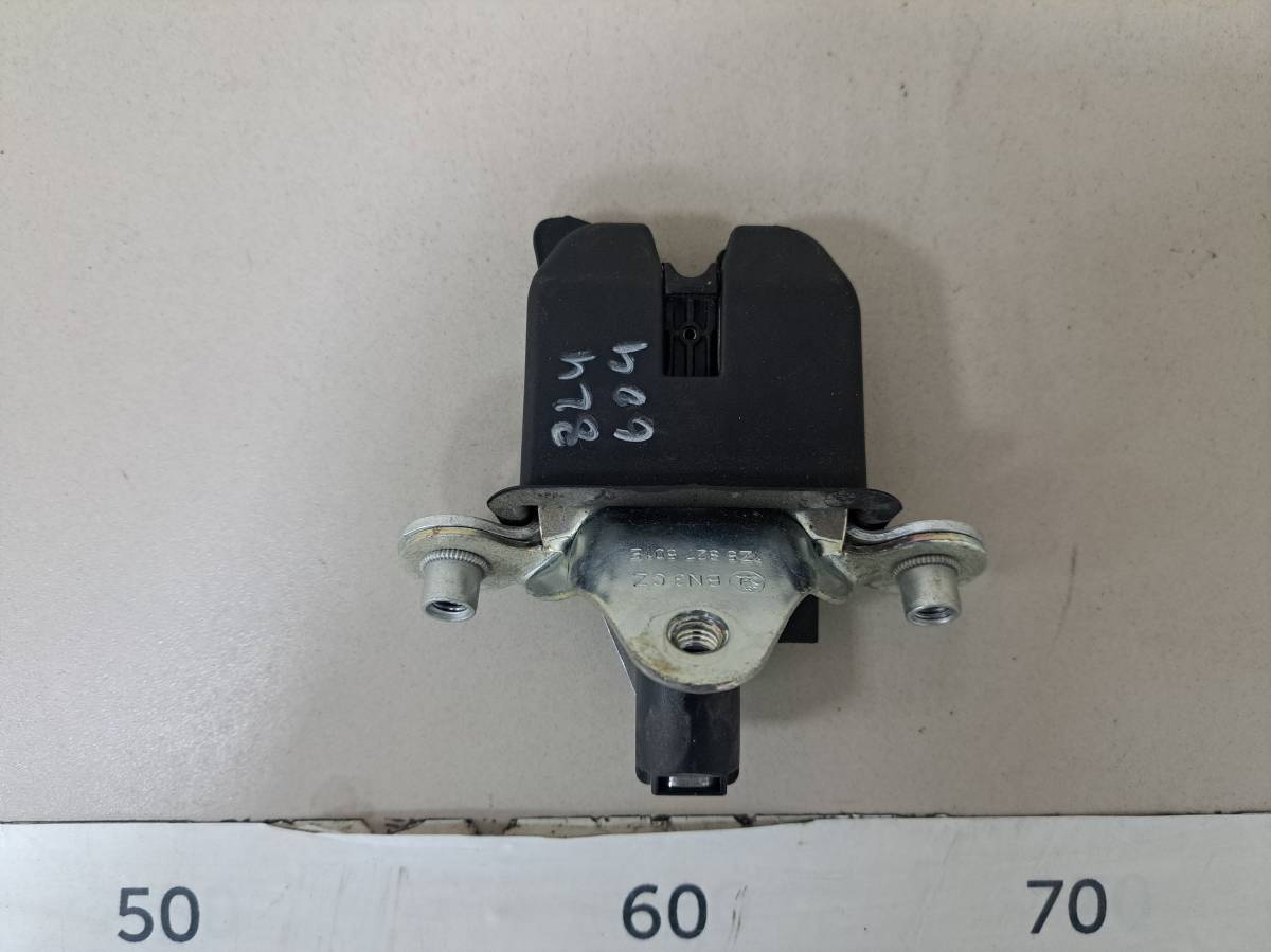 Замок багажника Skoda Octavia (A5 1Z-) 2004-2013 Замок багажника Skoda Octavia (A5 1Z-) 2004-2013