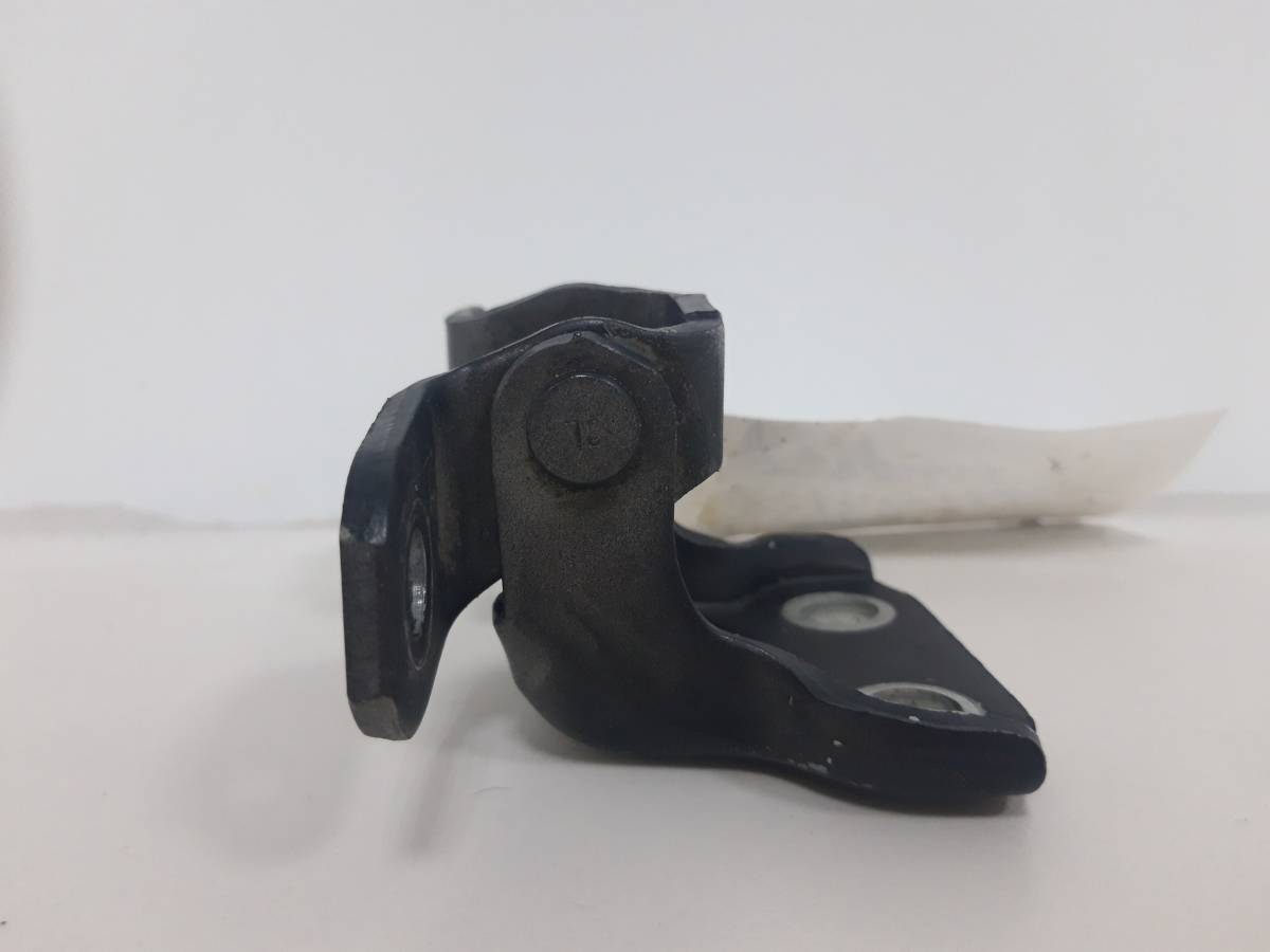 Петля двери передней правой нижняя Toyota Camry (XV30) 2001-2006