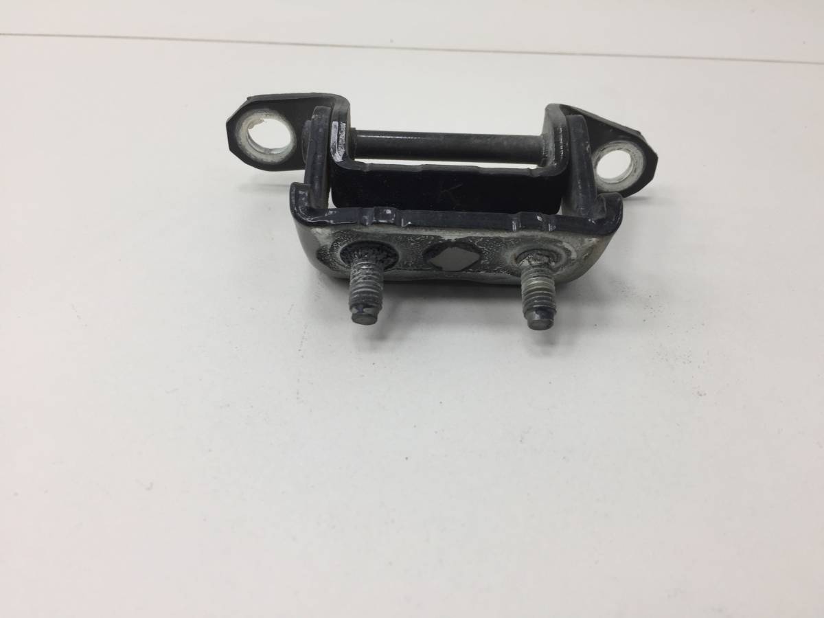 Петля двери задней правой верхняя Nissan Qashqai (J10) 2006-2013