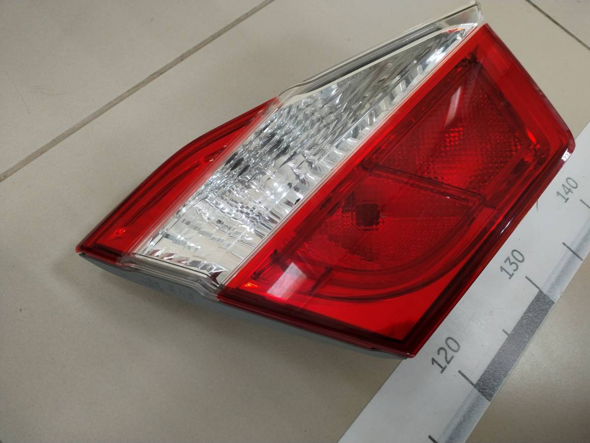 Фонарь задний внутренний левый Toyota Camry (V50) 2011-2017