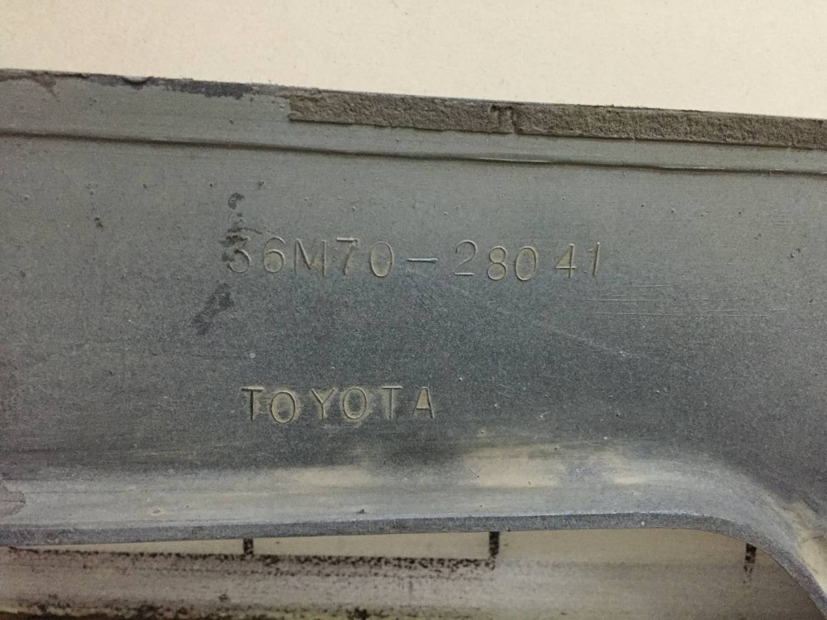 Накладка переднего бампера правая Toyota Noah (R60) 2001-2007