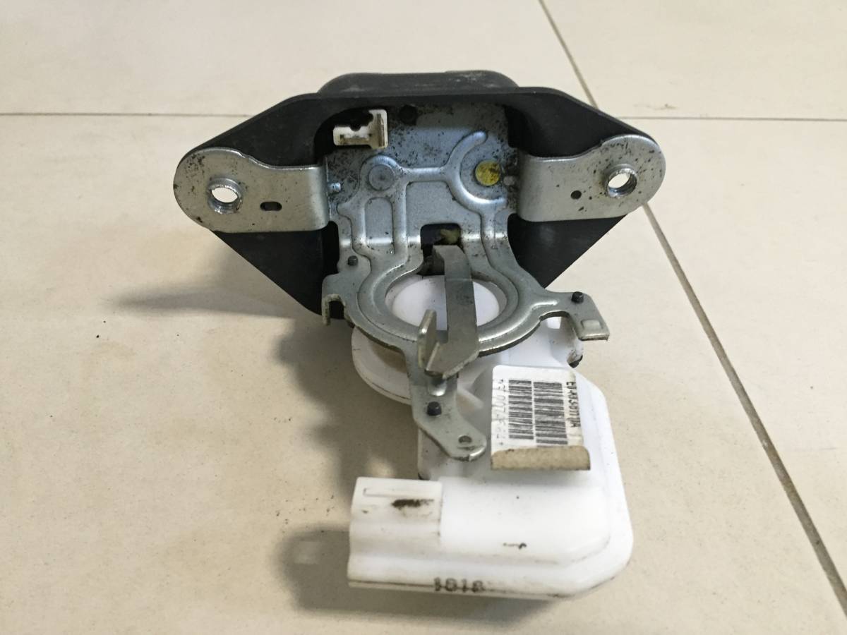Замок багажника Honda CR-V 2007-2012