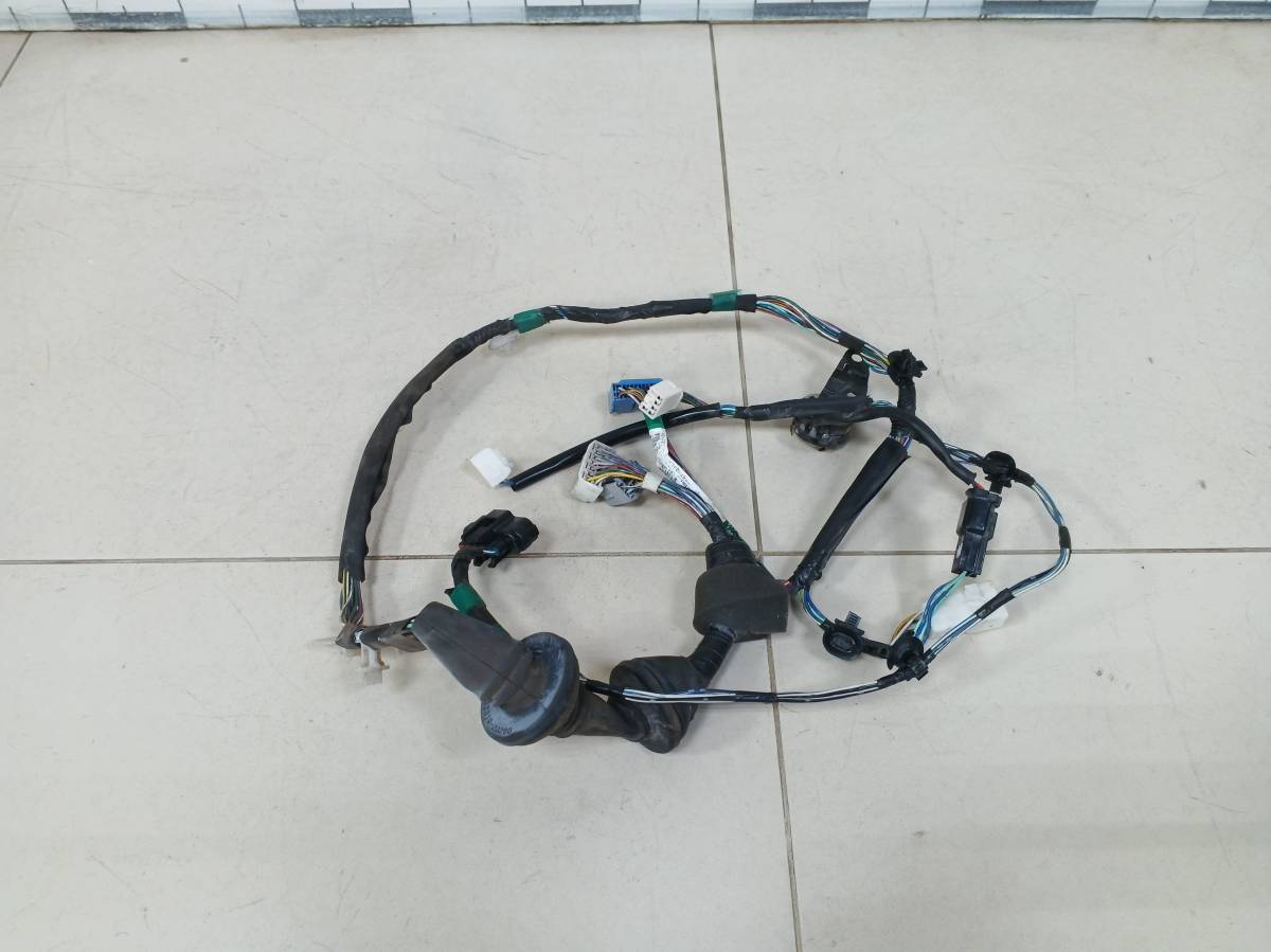 Проводка двери Toyota Opa (T10) 2000-2005
