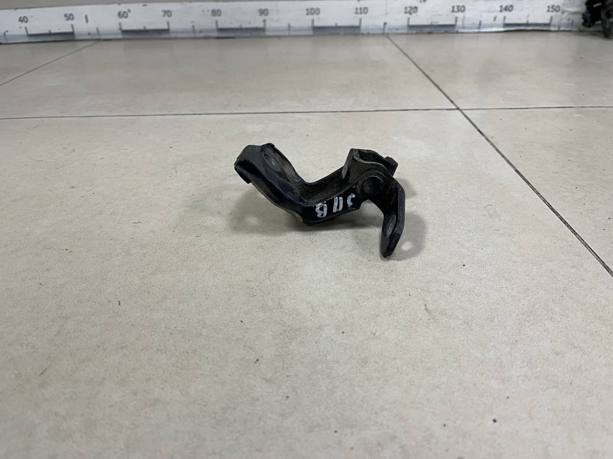 Петля двери задней правой верхняя Mazda BT-50 2006-2012