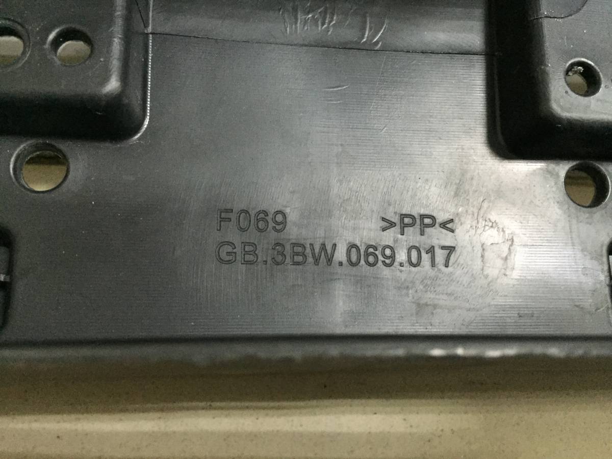 Кронштейн решетки радиатора Lexus LX450D/570 2015>