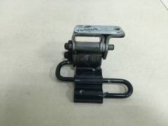 Петля двери задней правой нижняя Volkswagen Passat B5 1996-2000