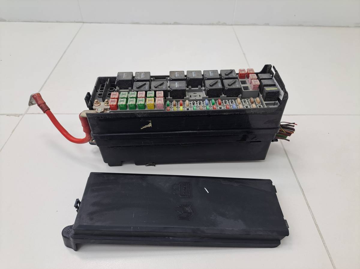 Блок предохранителей Land Rover Discovery 3 2004-2009