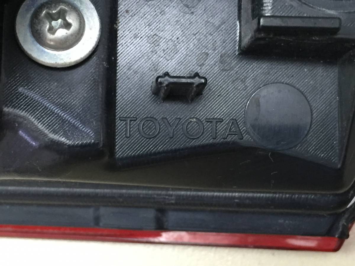 Фонарь задний внутренний левый Toyota Camry (XV70) 2017>