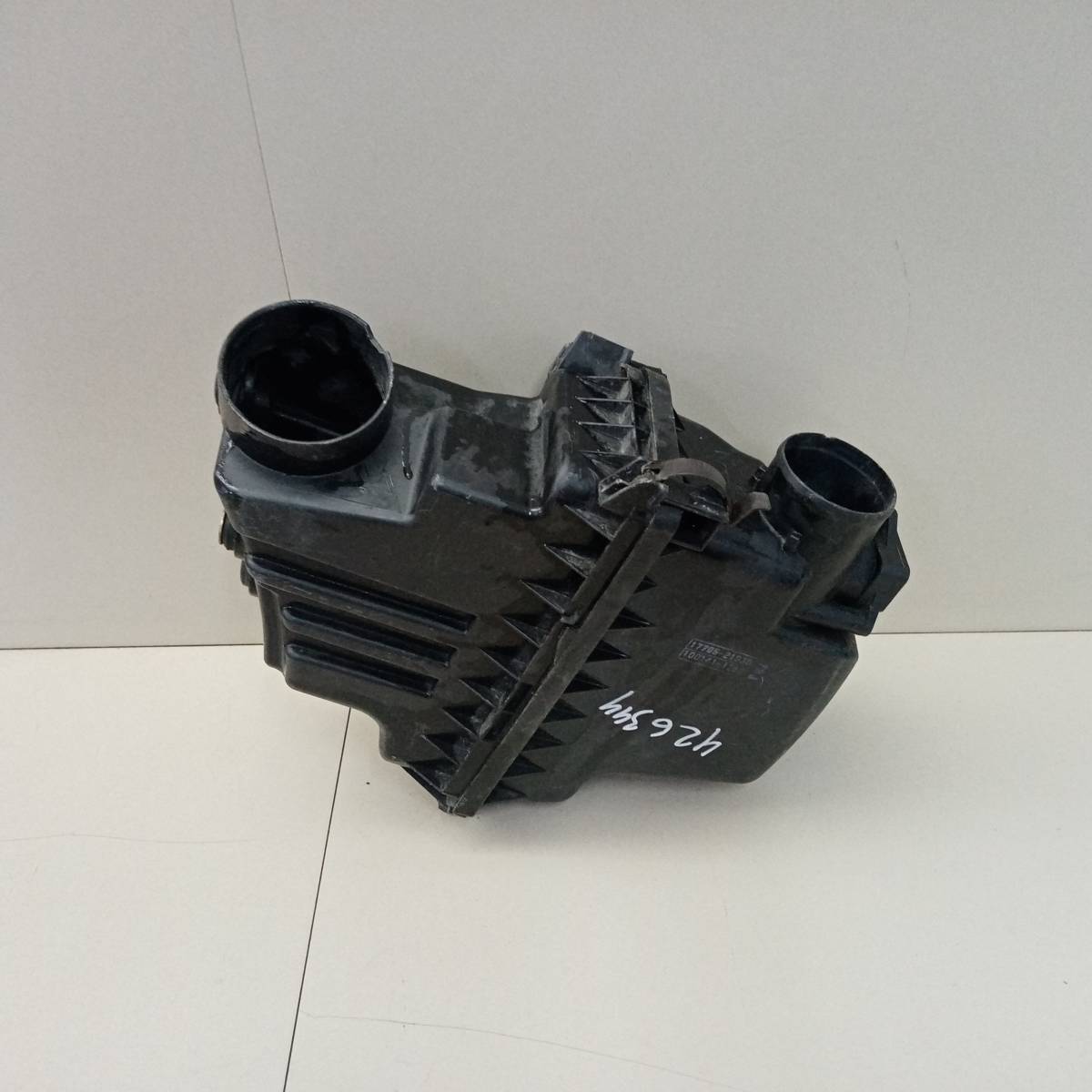 Корпус воздушного фильтра Toyota Vitz (P10) 1999-2005 Корпус воздушного фильтра Toyota Vitz (P10) 1999-2005