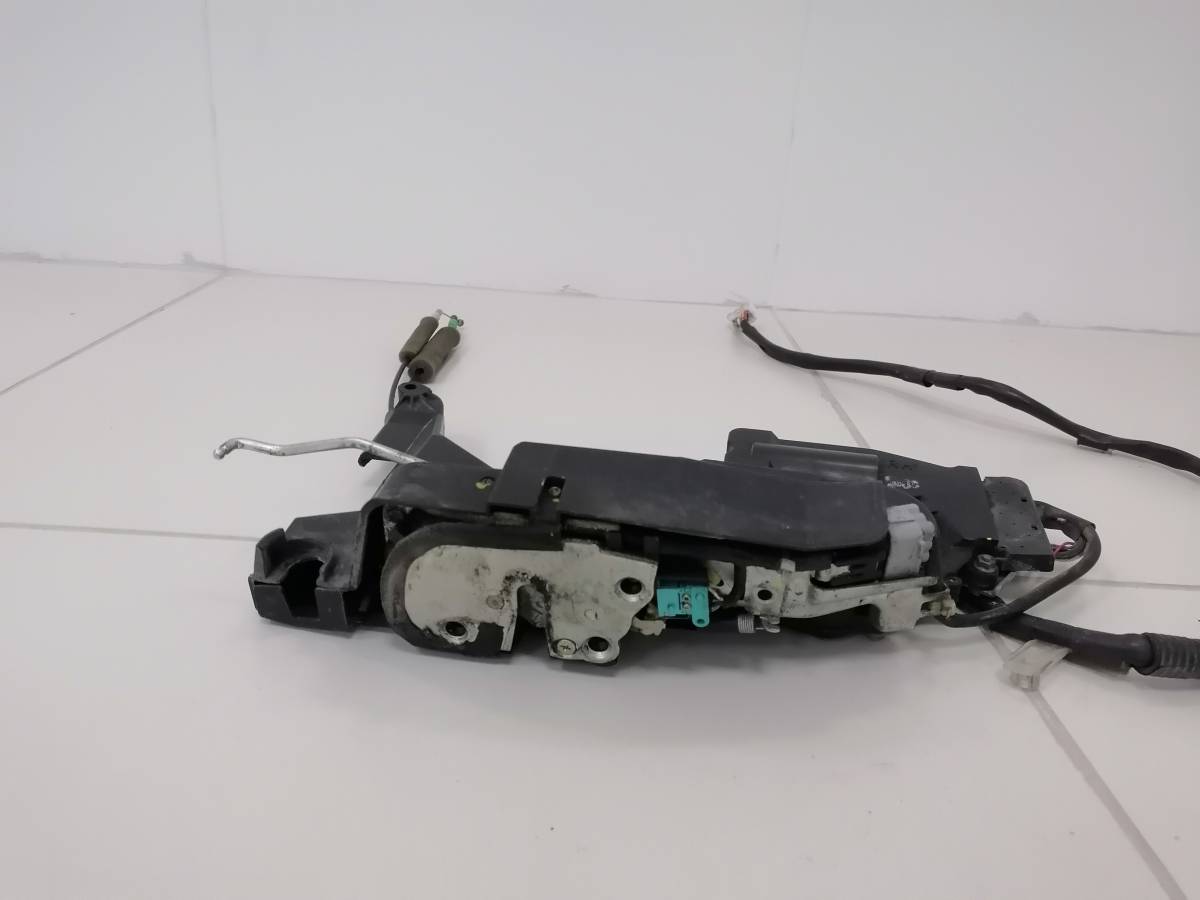 Замок двери передней правой Toyota  Celsior (F30) 2003