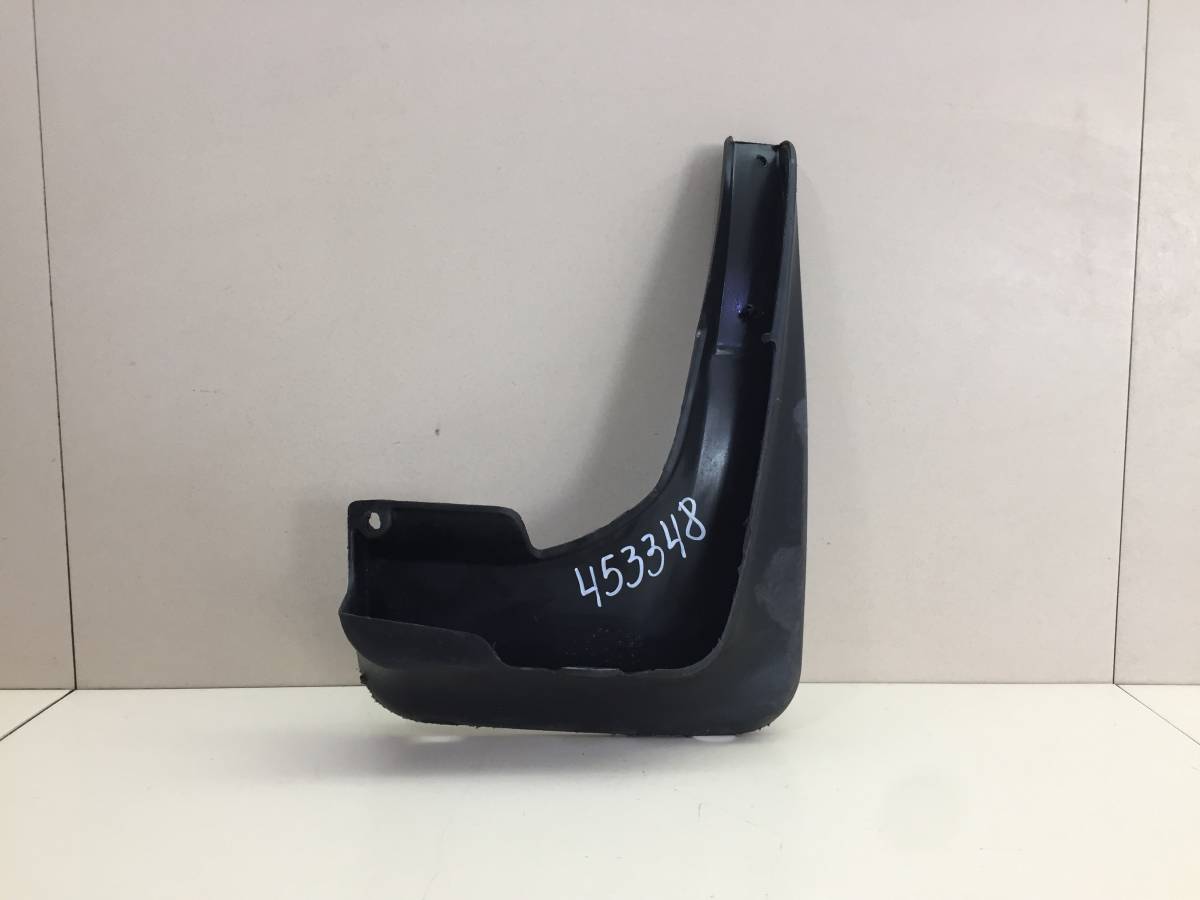 Брызговик передний правый BMW 1-series E87/E81 2004-2011