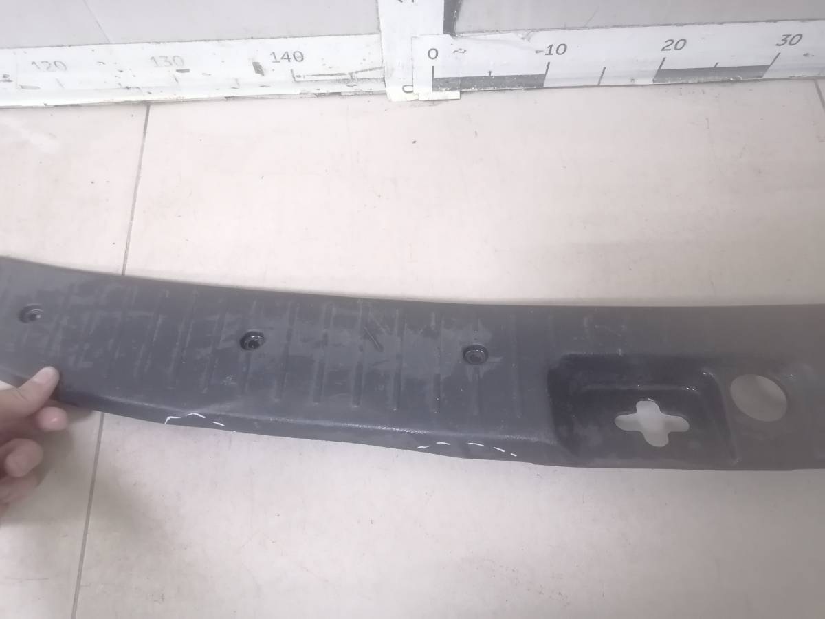 Накладка замка багажника Toyota Probox NSP160 2014