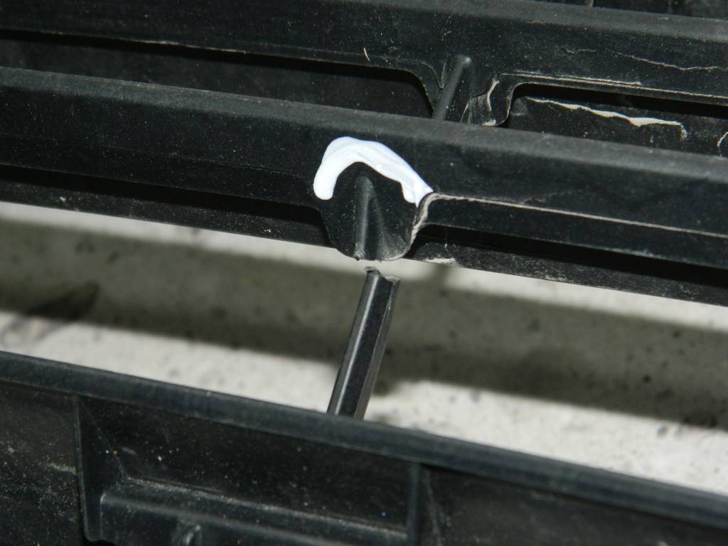 Решетка в бампер центральная Toyota Corolla E180 2013>