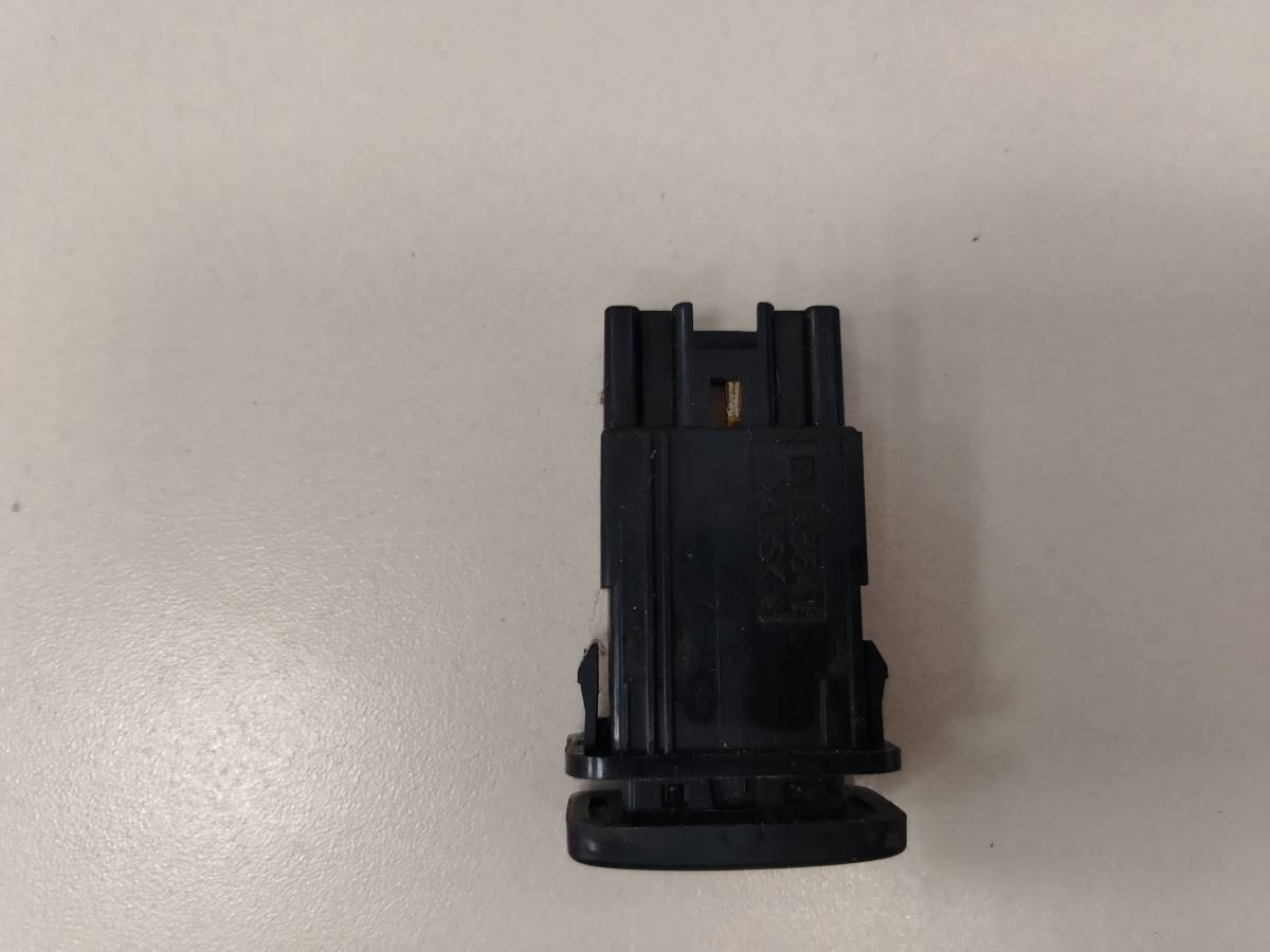 Кнопка обогрева сидений Toyota Camry (XV30) 2001-2006 Кнопка обогрева сидений Toyota Camry (XV30) 2001-2006