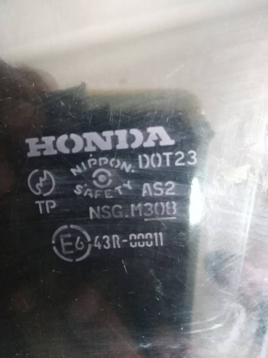 Стекло двери передней левой Honda Fit (GD1) 2001-2007